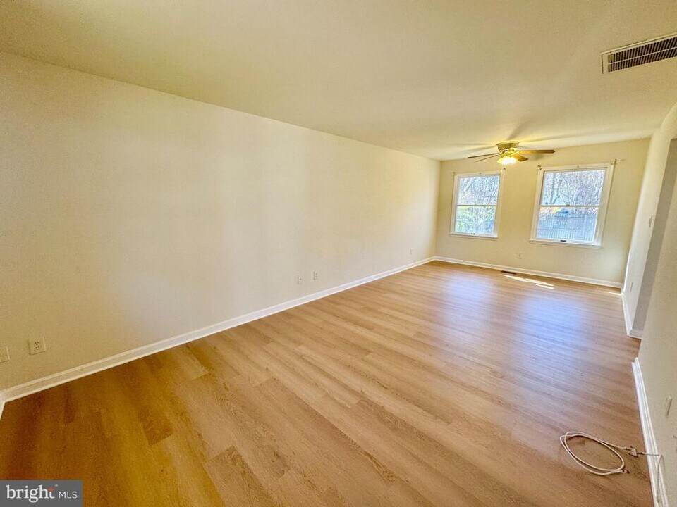 1193 Maple Ave in Shady Side, MD - Building Photo