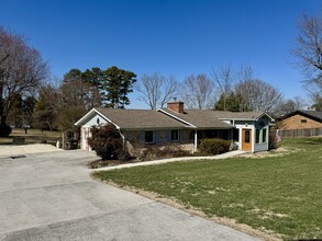 891 Leona Dr in Lenoir City, TN - Building Photo - Building Photo