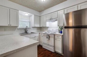 627 Texas St in Denton, TX - Building Photo - Building Photo