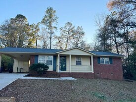 105 Cedar Dr in Watkinsville, GA - Building Photo