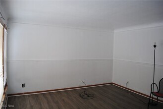 24850 Zeman Ave in Euclid, OH - Foto de edificio - Building Photo