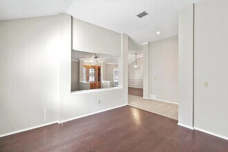 9018 Martha's Dr in Austin, TX - Foto de edificio - Building Photo
