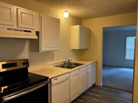 740 Vicki Dr in Huntsville, TX - Building Photo