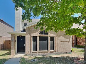 513 Valley View Dr in Lewisville, TX - Building Photo - Building Photo