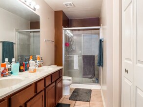 1160 N Red Oak Cir, Unit #2 in Round Lake Beach, IL - Building Photo - Building Photo