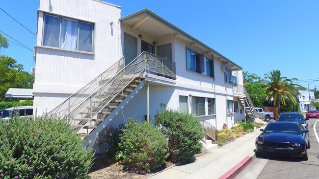 421 E Chevy Chase Dr in Glendale, CA - Building Photo - Building Photo