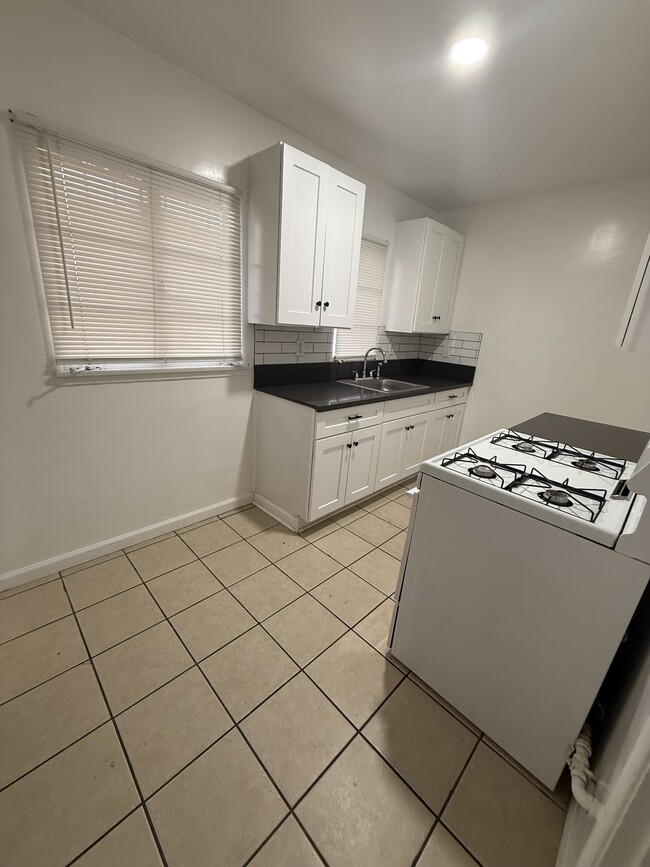 20 H St, Unit Apt B