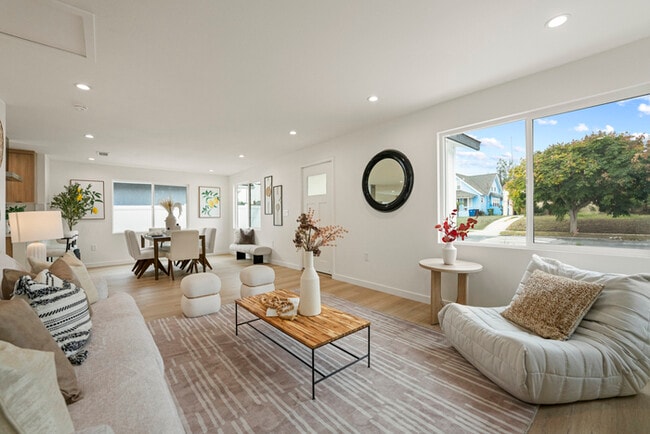 property at 5308 S Victoria Ave