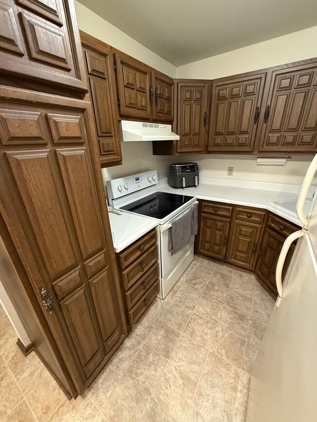 property at 425 E Henry Clay St