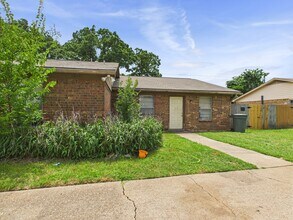 3702 Forestwood Dr in Bryan, TX - Building Photo - Building Photo