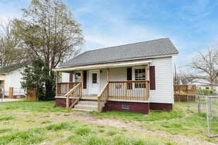 22 E 7th St in Greenville, SC - Building Photo