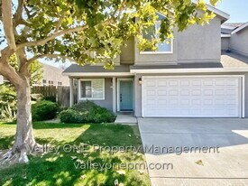 1180 E Monte Vista Ave in Turlock, CA - Building Photo