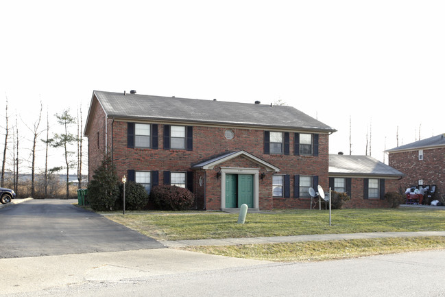 605 Revolutionary Rd in Louisville, KY - Foto de edificio - Building Photo