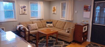 313 West Ave, Unit The Key House in Ludlow, MA - Building Photo