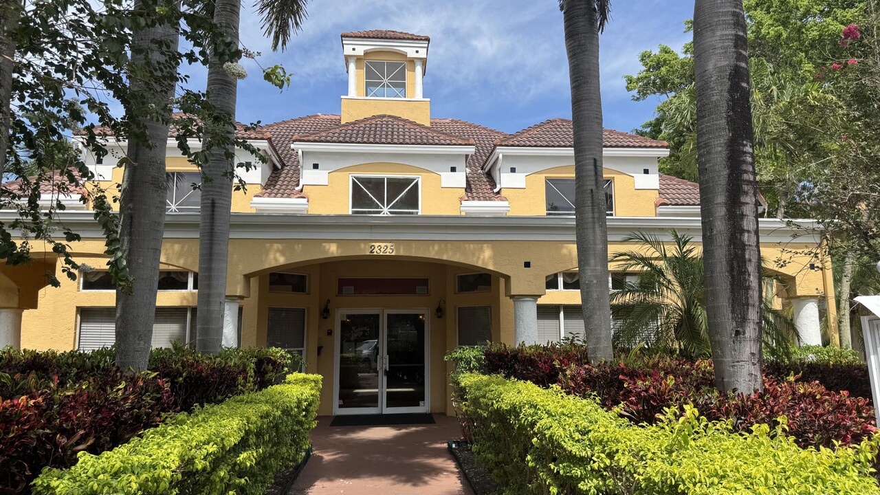 2607 NW 33rd St in Oakland Park, FL - Building Photo