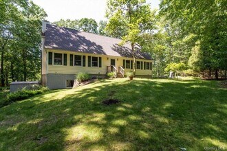 12 Dogwood Ln in Shelter Island, NY - Building Photo - Building Photo