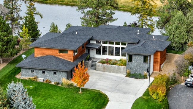 property at 229 Arbour Dr E
