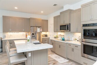 11826 SW 13th Ct in Pembroke Pines, FL - Building Photo - Building Photo