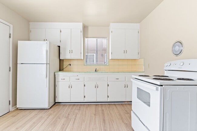 11848 Foothill Way in Oakland, CA - Building Photo - Building Photo