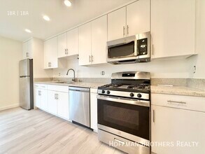 3245 Drew St in Los Angeles, CA - Building Photo - Building Photo