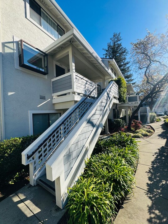 2600 Oak Rd in Walnut Creek, CA - Building Photo