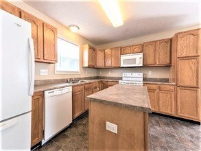 5 S Ridge Dr in Amelia, OH - Foto de edificio - Building Photo