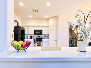 6846 S 26th Pl, Unit 4 in Phoenix, AZ - Foto de edificio - Building Photo