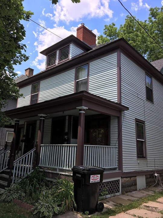 714 W Lovell St in Kalamazoo, MI - Building Photo