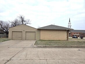 2333 NW 50th St in Oklahoma City, OK - Foto de edificio - Building Photo