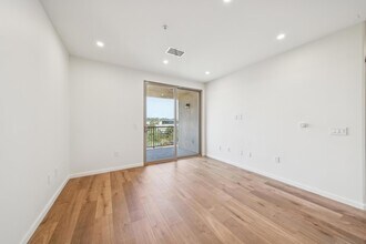 3877 Pell Pl, Unit 313 in San Diego, CA - Building Photo - Building Photo