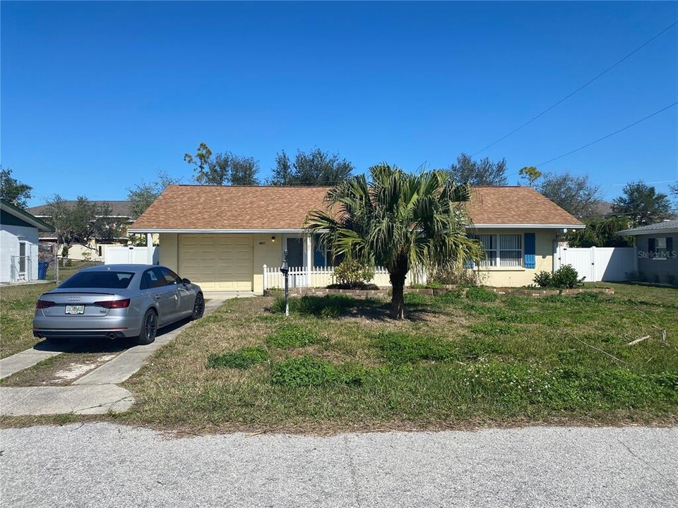 3607 46th Ave Dr W in Bradenton, FL - Building Photo