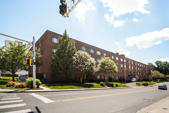 The Glens on Battery Lane - The Glen Aldon in Bethesda, MD - Building Photo - Building Photo