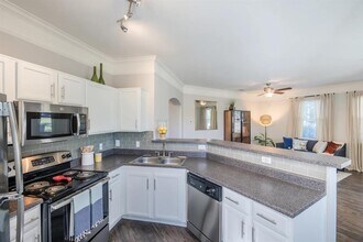 12101 Dessau Rd in Austin, TX - Building Photo - Building Photo