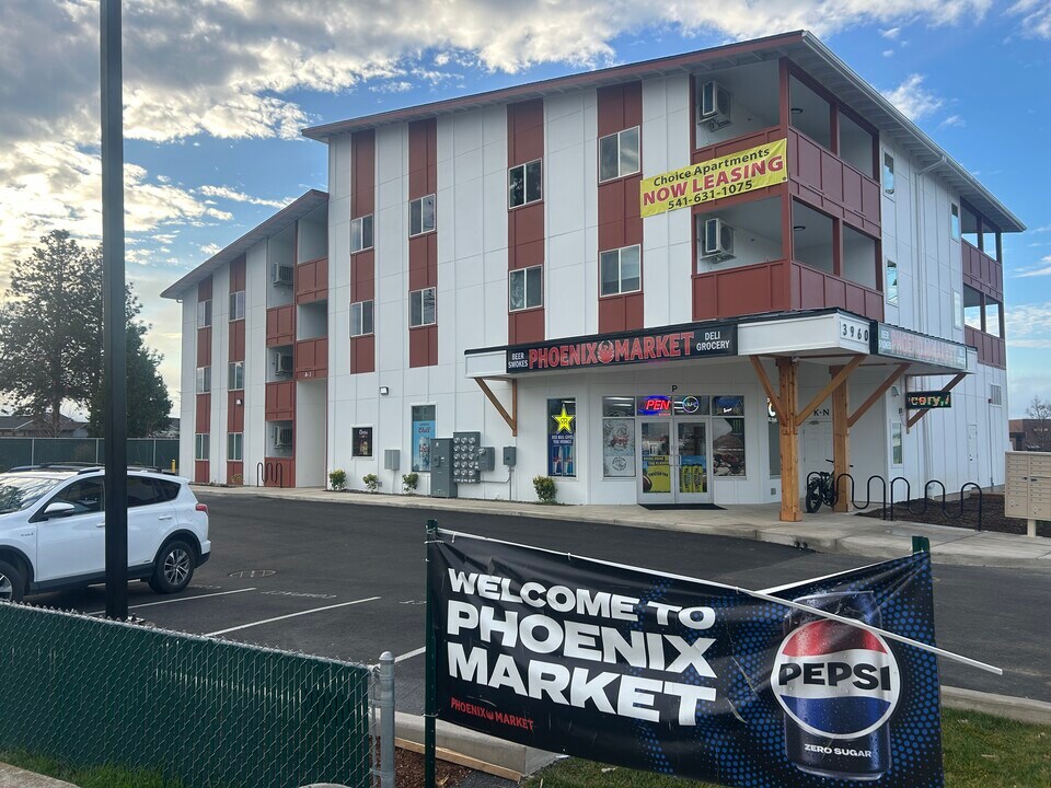 3960 S Pacific Hwy in Phoenix, OR - Building Photo