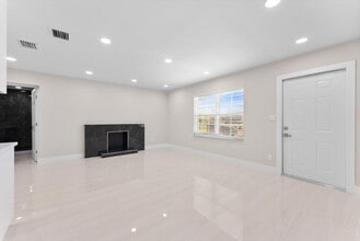 2329 West Dr in West Palm Beach, FL - Building Photo - Building Photo