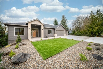 222 Curtis Dr in Longview, WA - Foto de edificio - Building Photo