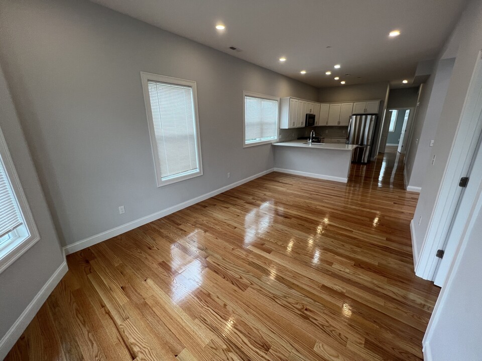 133 Cross St, Unit 2 in Somerville, MA - Foto de edificio