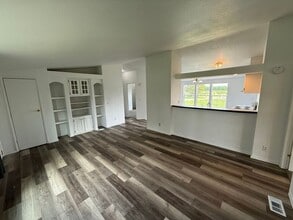 4655 NE Elliott Cir in Corvallis, OR - Building Photo - Building Photo