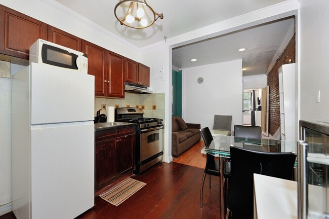 538 9th Ave in New York, NY - Building Photo - Building Photo