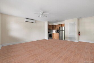 36 Main St-Unit -4 in Sag Harbor, NY - Building Photo - Building Photo
