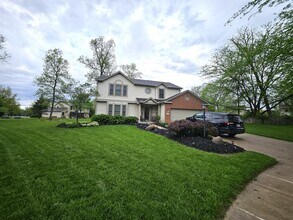5429 Bluebell Ct in Grove City, OH - Foto de edificio - Building Photo