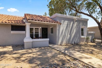 9020 W Highland Ave in Phoenix, AZ - Building Photo - Building Photo
