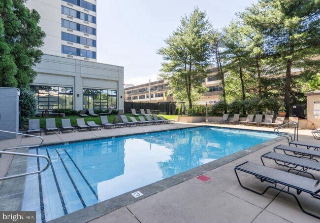 2001 Hamilton St, Unit #1105 in Philadelphia, PA - Building Photo - Building Photo