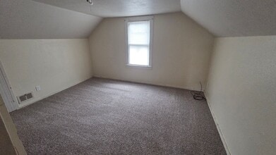 121 Clinton St in Austin, MN - Building Photo - Building Photo