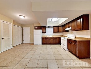 1218 Windsor Cir in Brandon, FL - Building Photo - Building Photo