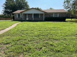 320 Jean Dr in Springtown, TX - Building Photo - Building Photo