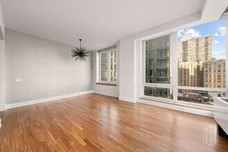 300 E 77th St in New York, NY - Building Photo - Building Photo