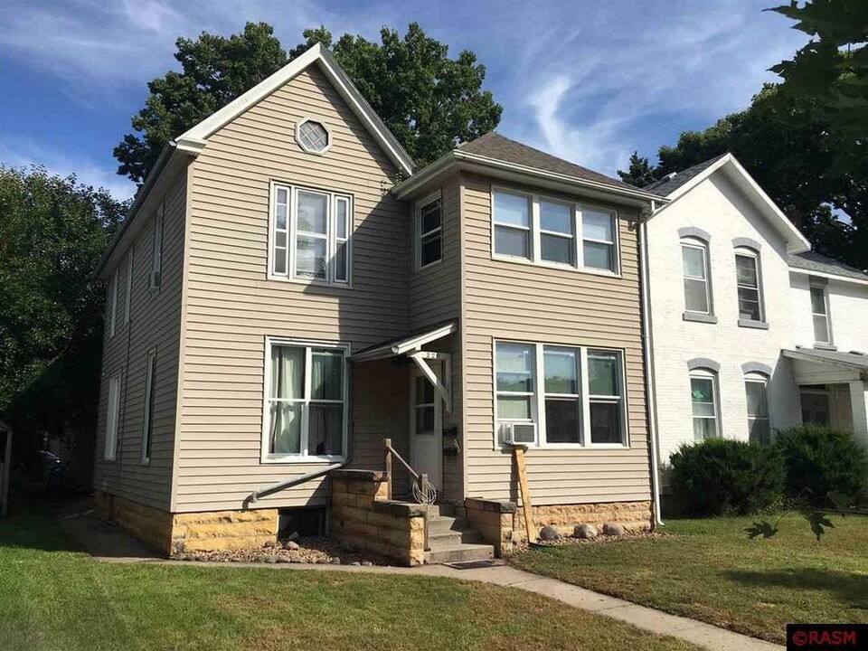 220 State St, Unit #2 2nd Floor in Mankato, MN - Foto de edificio