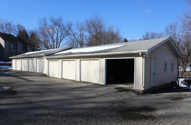 Patricia Park Apartments in Urbandale, IA - Building Photo - Building Photo