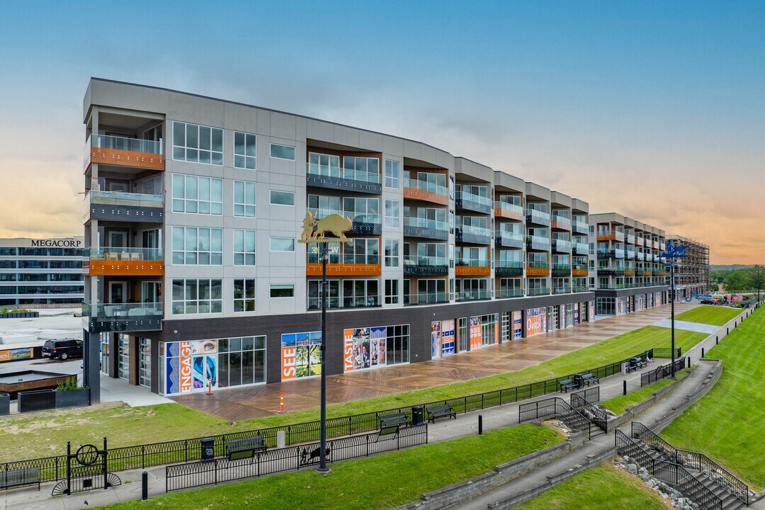 Boardwalk Residences in Newport, KY - Building Photo